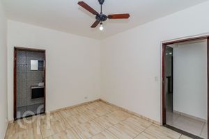 Image 10 - 810250