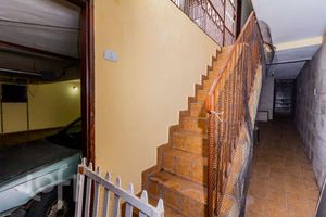 Image 34 - 810250
