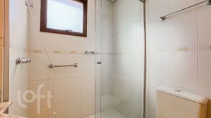Image 19 - 810330