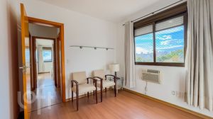 Image 15 - 810330