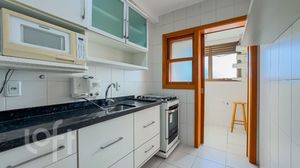 Image 6 - 810330