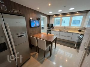 Image 8 - 810333