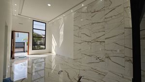 Image 19 - 810344