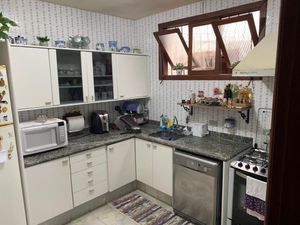 Image 11 - 810355
