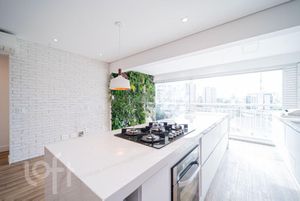 Image 5 - 810366