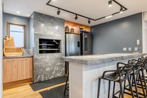 Image 21 - 810454