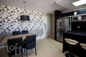Image 3 - 810529