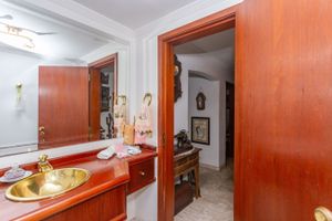 Image 16 - 810611