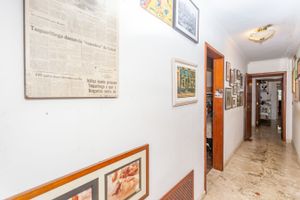 Image 19 - 810611