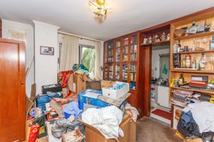 Image 40 - 810611