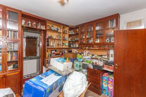 Image 41 - 810611
