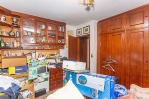 Image 42 - 810611