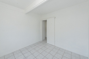 Image 10 - 810669