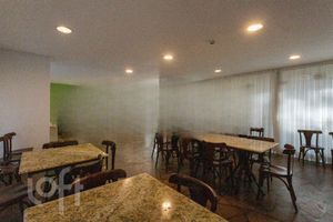 Image 17 - 810692