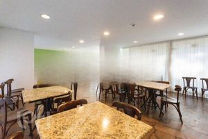 Image 18 - 810692