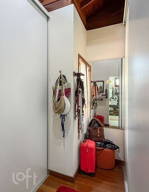 Image 32 - 810699