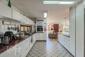 Image 9 - 810699