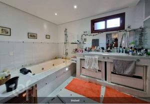 Image 21 - 810699