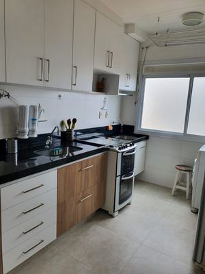 Image 10 - 810833