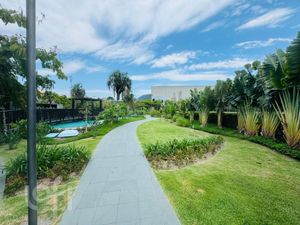 Image 10 - 810854