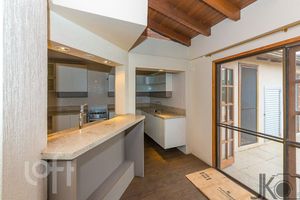 Image 10 - 810857