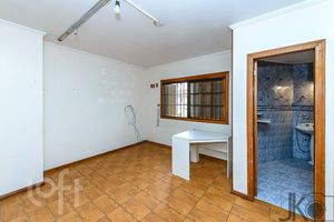 Image 17 - 810857