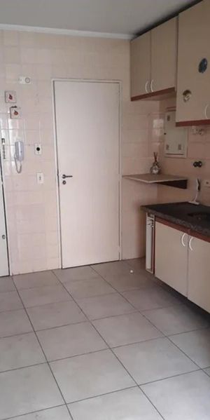 Image 8 - 810940
