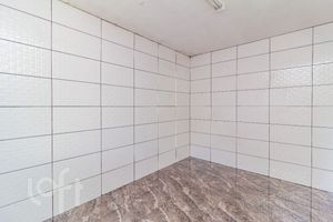 Image 6 - 811000