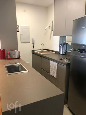 Image 8 - 811028