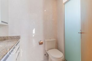 Image 18 - 811103