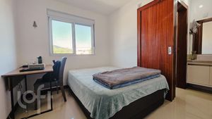Image 19 - 811141