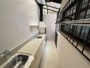 Image 8 - 811263