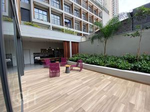 Image 15 - 811447