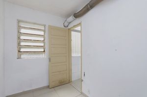 Image 13 - 811577