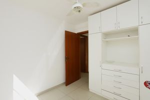 Image 11 - 811577