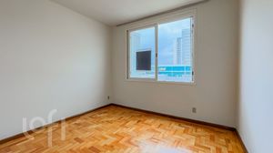 Image 10 - 811646