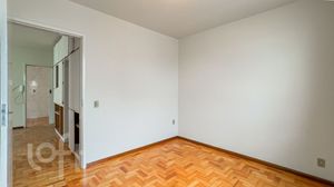 Image 9 - 811646