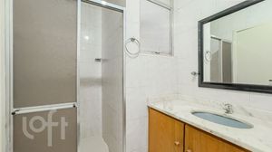 Image 19 - 811646