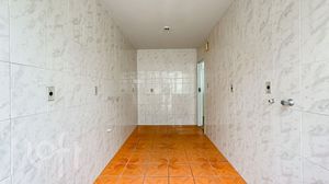 Image 13 - 811646
