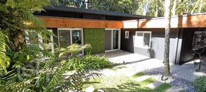 Image 8 - 811681
