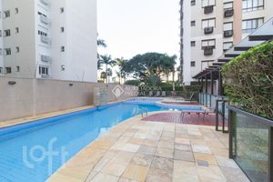 Image 4 - 811686