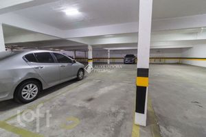 Image 11 - 811686