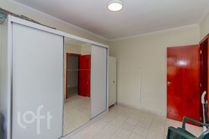 Image 4 - 811753