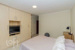 Image 12 - 811753