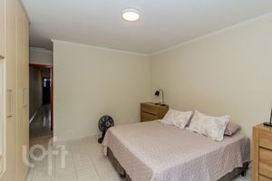 Image 11 - 811753