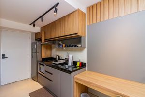 Image 11 - 811773