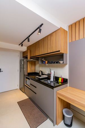 Image 12 - 811773