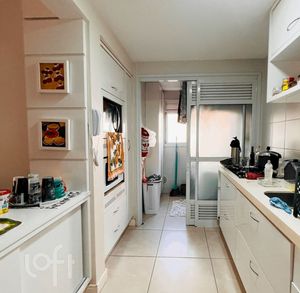 Image 17 - 811820