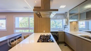 Image 10 - 811884