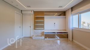 Image 14 - 811884
